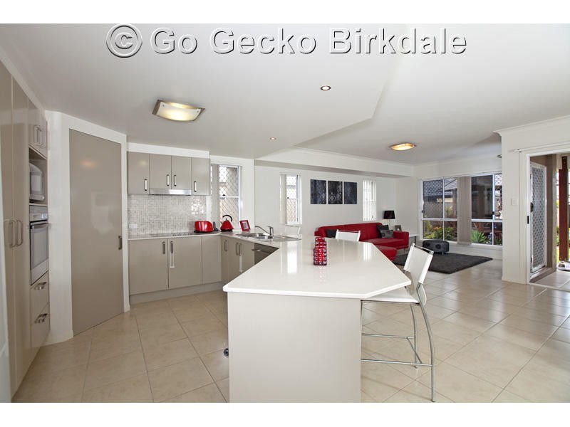 11 Hillcrest Street, Wellington Point QLD 4160