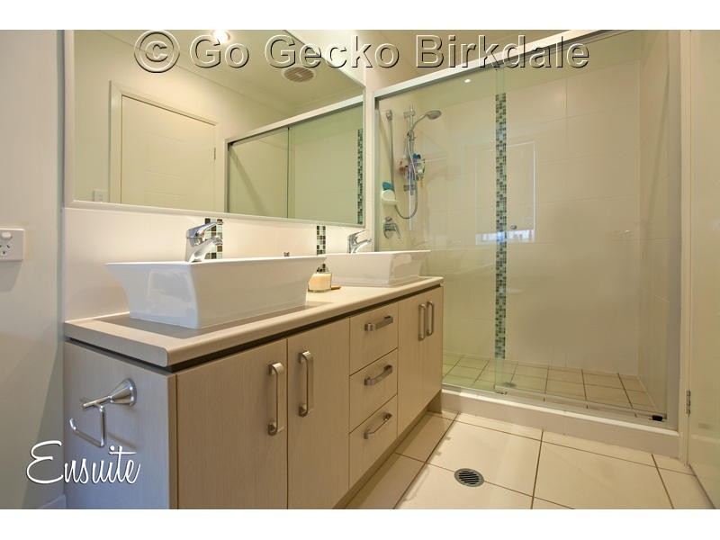11 Hillcrest Street, Wellington Point QLD 4160