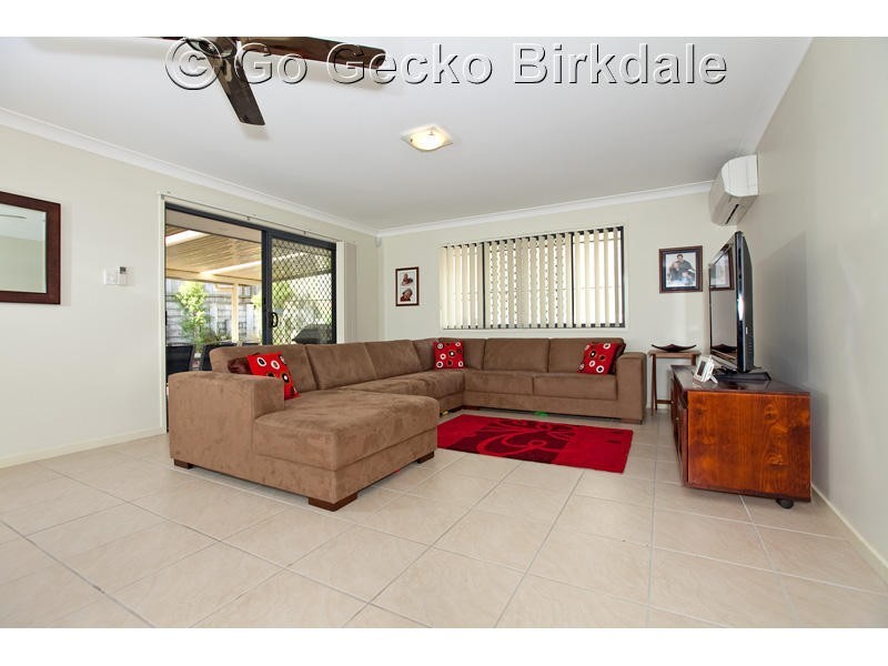 8 Dundee Crescent, Wakerley QLD 4154