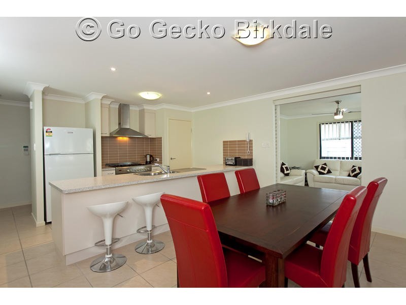 8 Dundee Crescent, Wakerley QLD 4154