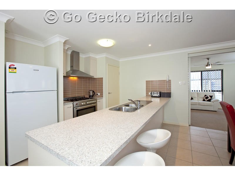 8 Dundee Crescent, Wakerley QLD 4154