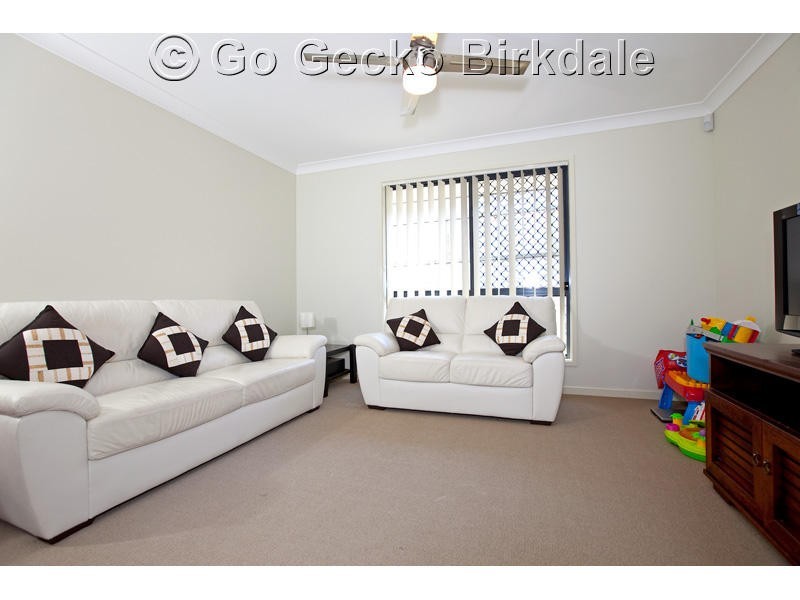 8 Dundee Crescent, Wakerley QLD 4154