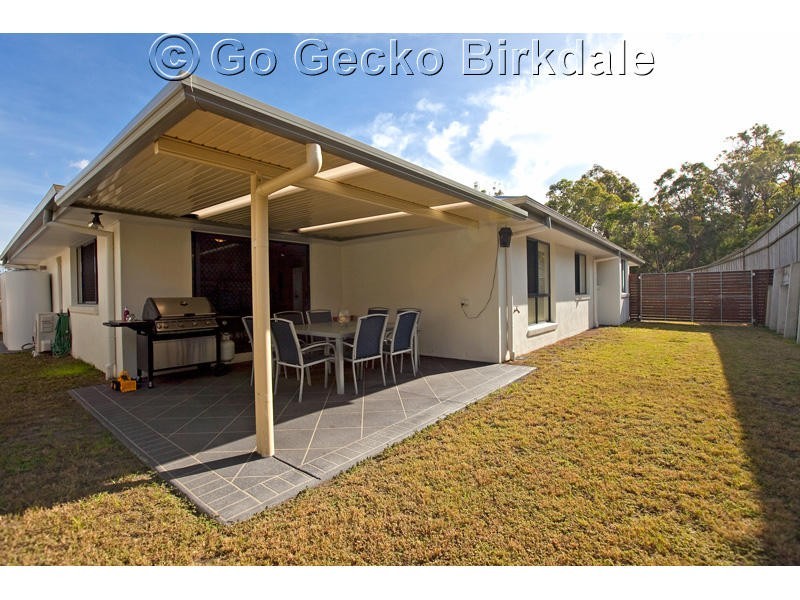 8 Dundee Crescent, Wakerley QLD 4154