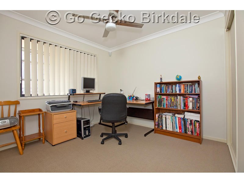 8 Dundee Crescent, Wakerley QLD 4154