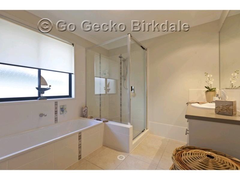 1 Nursery Place, Wakerley QLD 4154