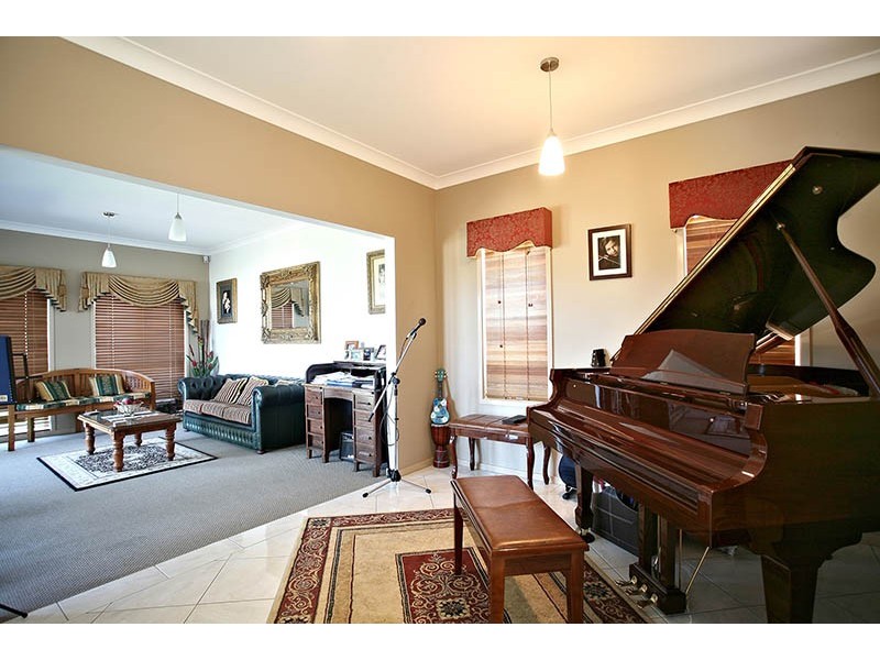 20 Little Close, Wakerley QLD 4154