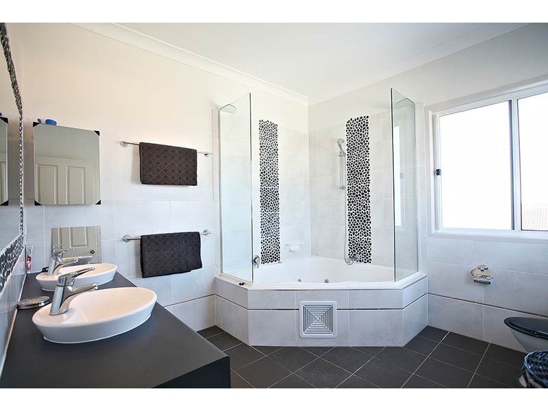 20 Little Close, Wakerley QLD 4154