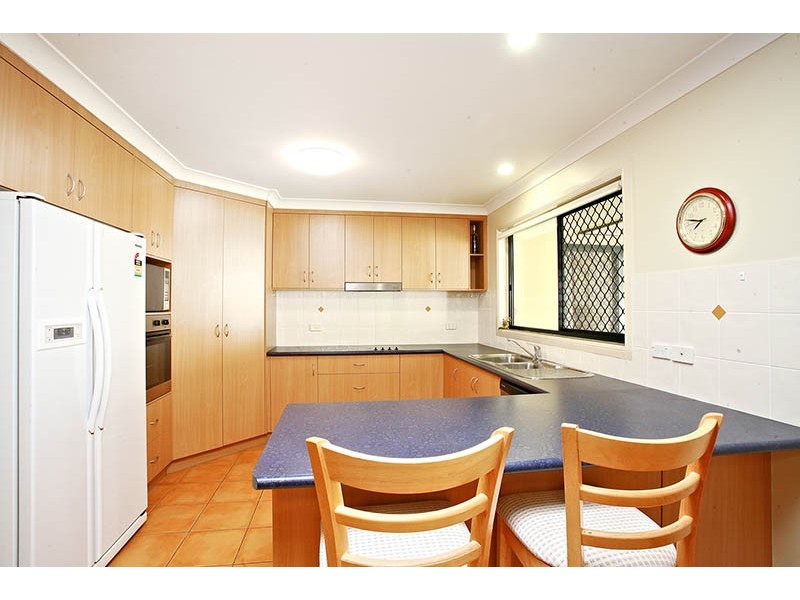 16 Taylor Place, Wakerley QLD 4154