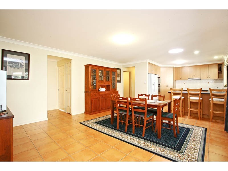 16 Taylor Place, Wakerley QLD 4154