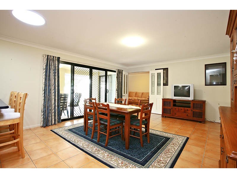 16 Taylor Place, Wakerley QLD 4154