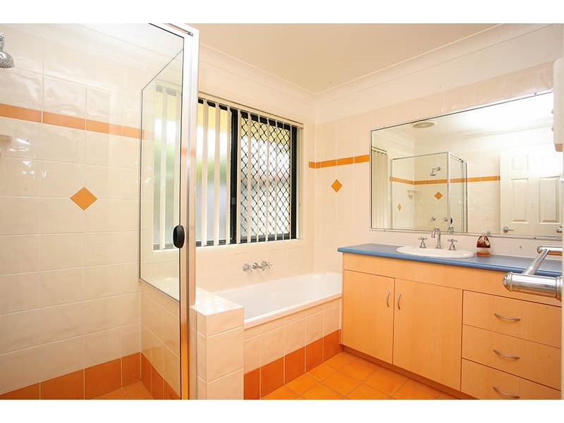 16 Taylor Place, Wakerley QLD 4154