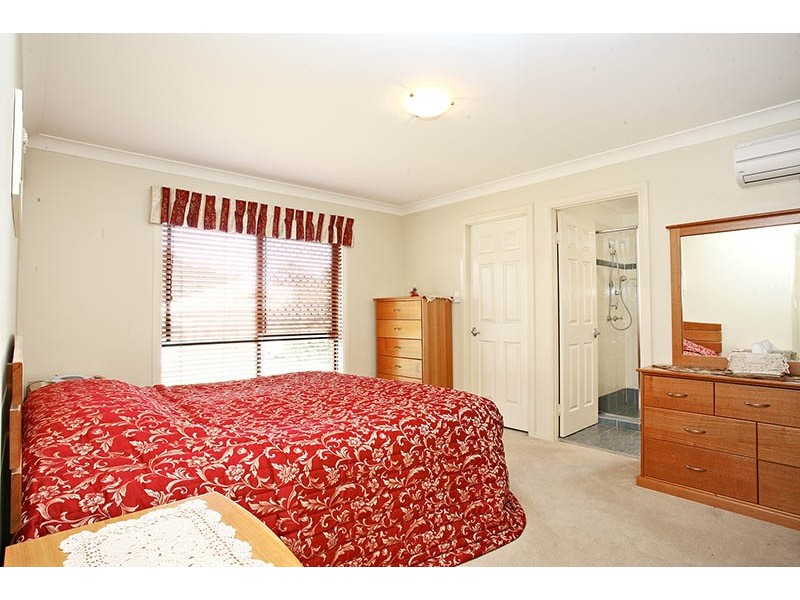 16 Taylor Place, Wakerley QLD 4154