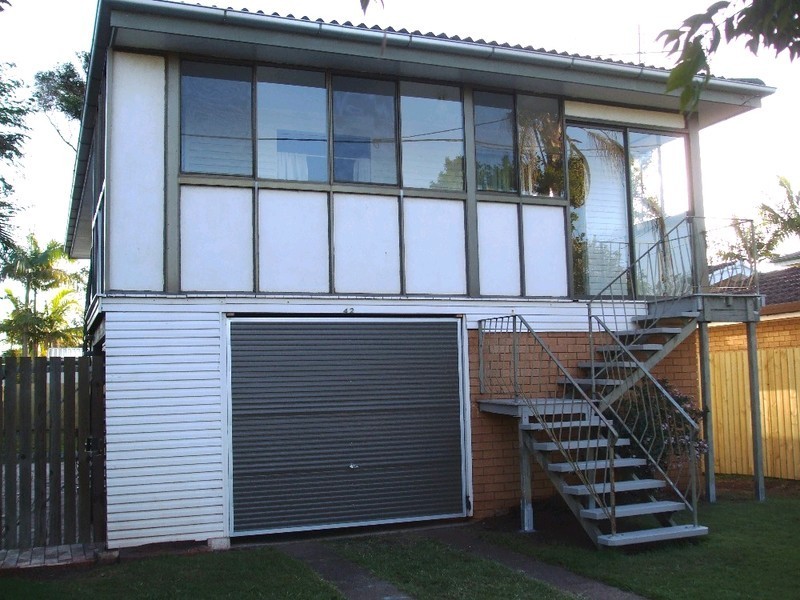 42 Thomas Street, Birkdale QLD 4159