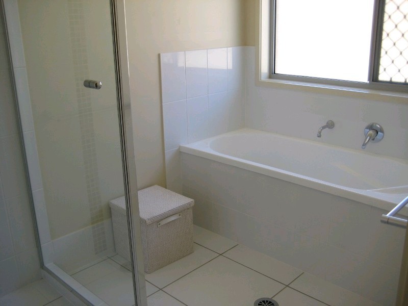 16 Amalia Street, Birkdale QLD 4159