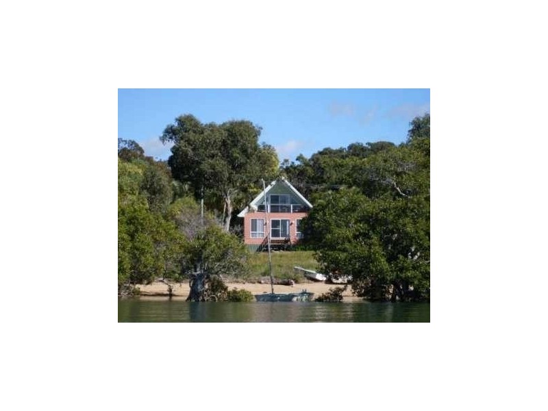 17 Koonwarra Parade, Macleay Island QLD 4184