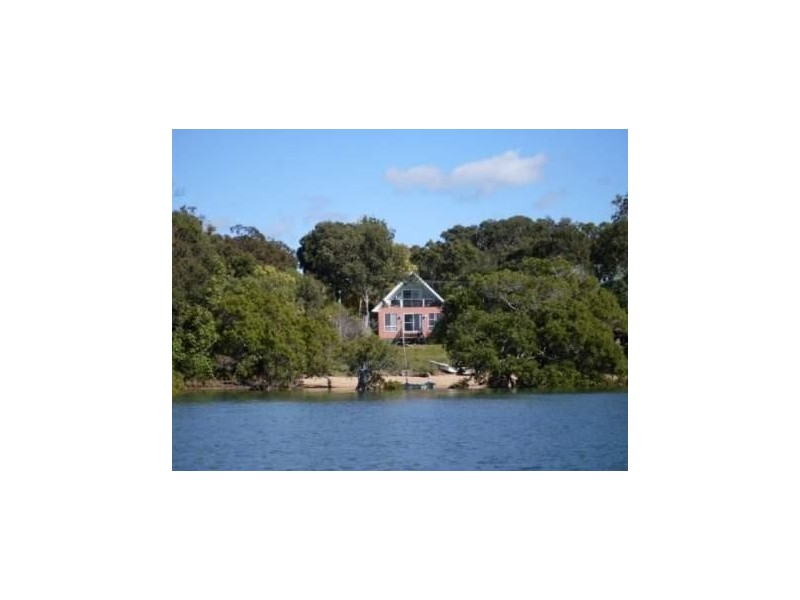17 Koonwarra Parade, Macleay Island QLD 4184