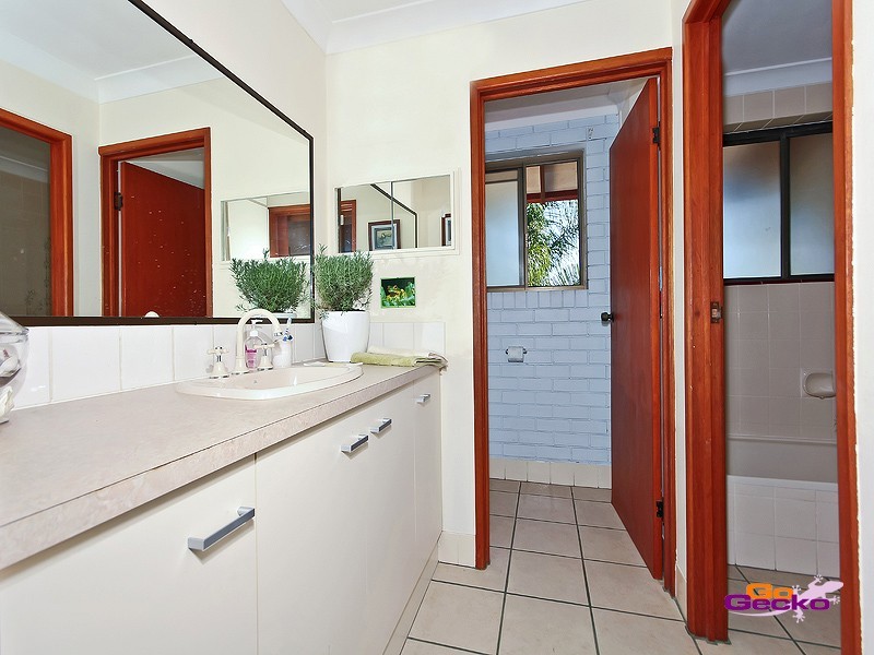 4 Ernest Street, Birkdale QLD 4159