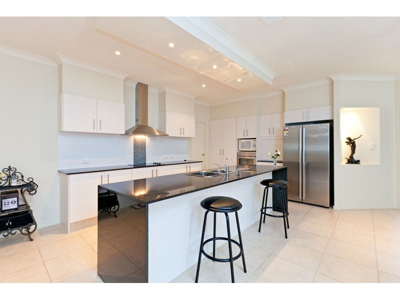 2 Lachlan Dve, Wakerley QLD 4154