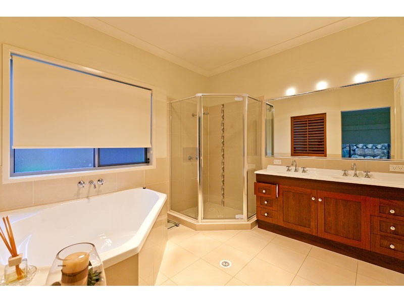 2 Lachlan Dve, Wakerley QLD 4154