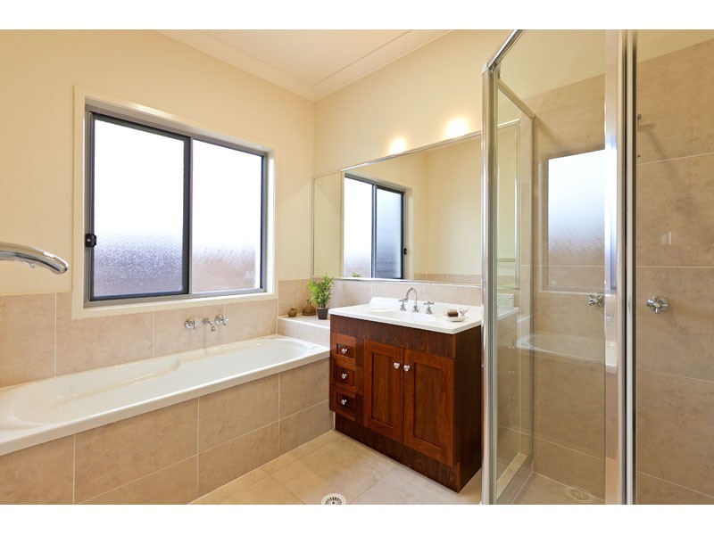 2 Lachlan Dve, Wakerley QLD 4154