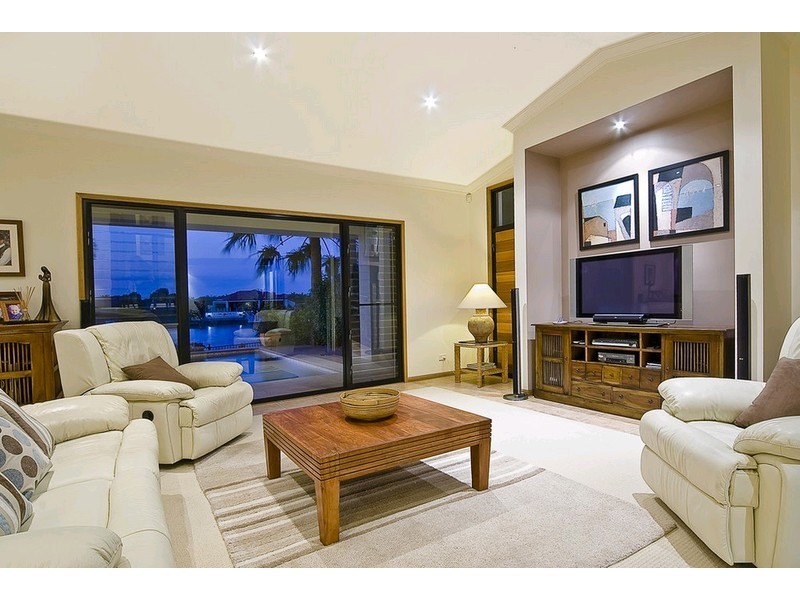 103 Voyagers Drive, Bribie Island QLD 4507