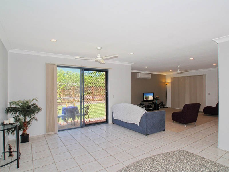 1 Myora Place, Sandstone Point QLD 4511