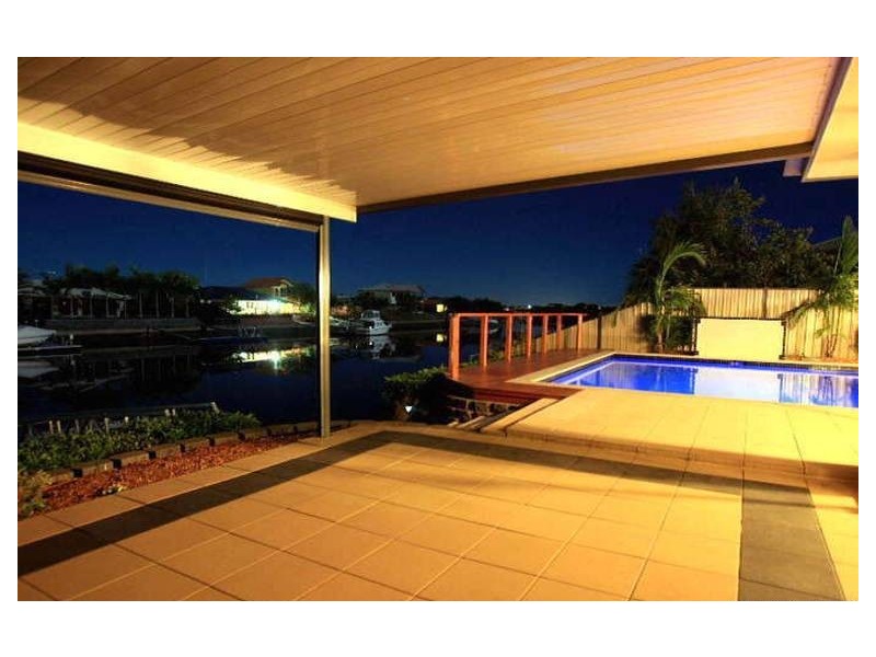 24 Topsail Circuit, Banksia Beach QLD 4507