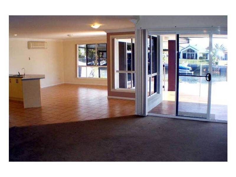 24 Topsail Circuit, Banksia Beach QLD 4507