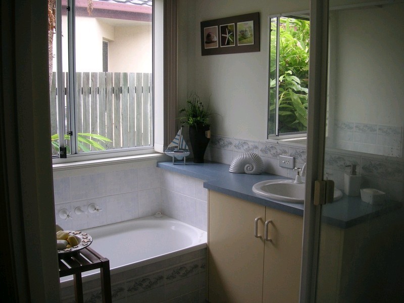 24 Topsail Circuit, Banksia Beach QLD 4507