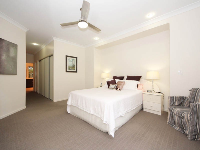 8 Whitehaven Place, Banksia Beach QLD 4507