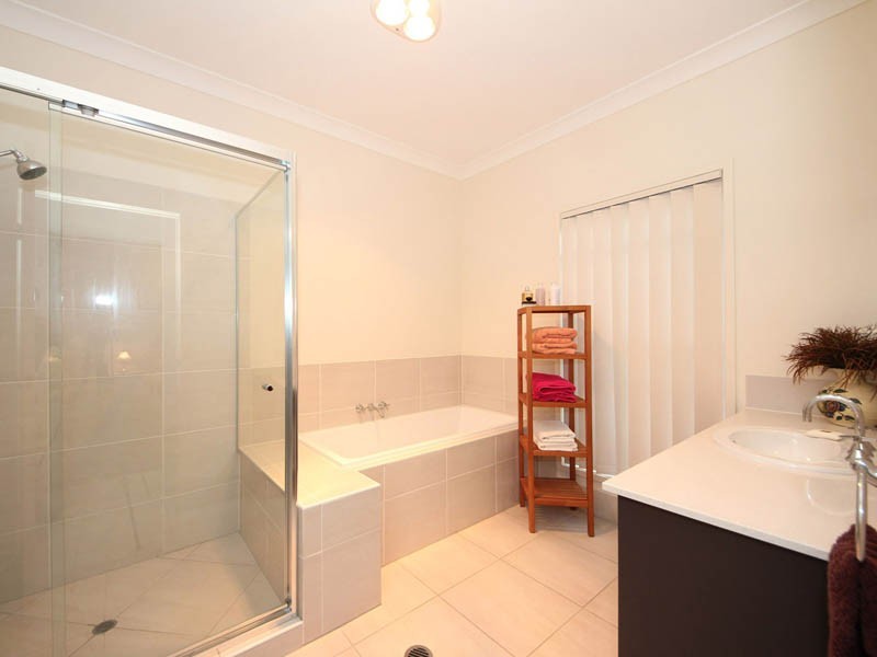 8 Whitehaven Place, Banksia Beach QLD 4507