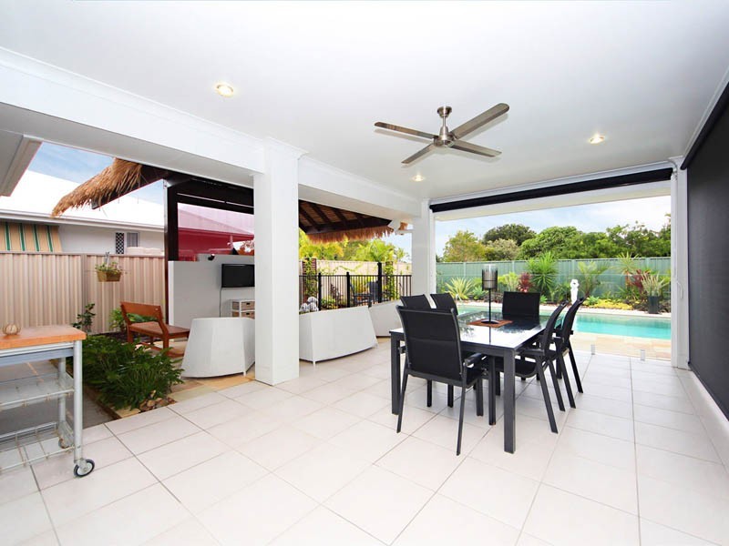 8 Whitehaven Place, Banksia Beach QLD 4507