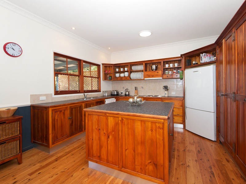 31 Aylward Rd, Ningi QLD 4511