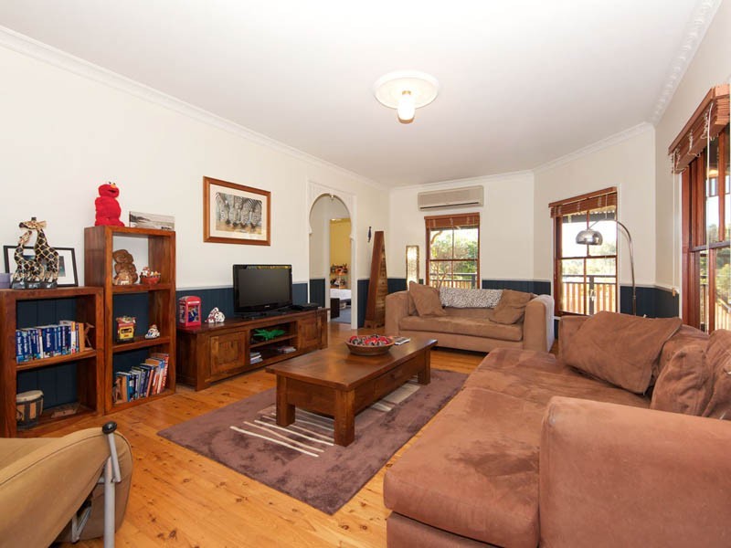 31 Aylward Rd, Ningi QLD 4511