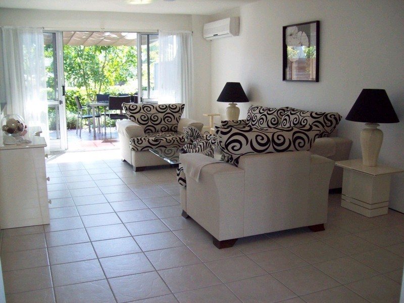 9/10 Spinnaker Drive, Sandstone Point QLD 4511