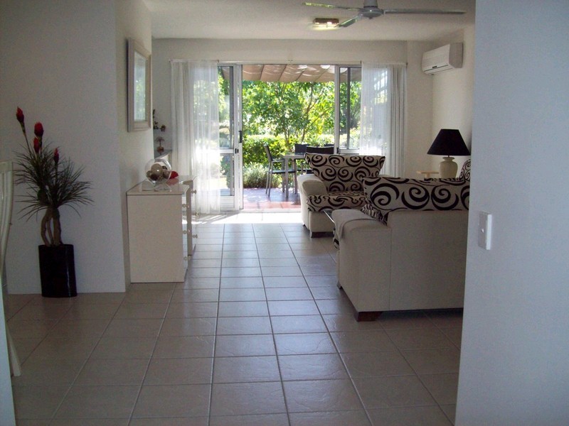 9/10 Spinnaker Drive, Sandstone Point QLD 4511