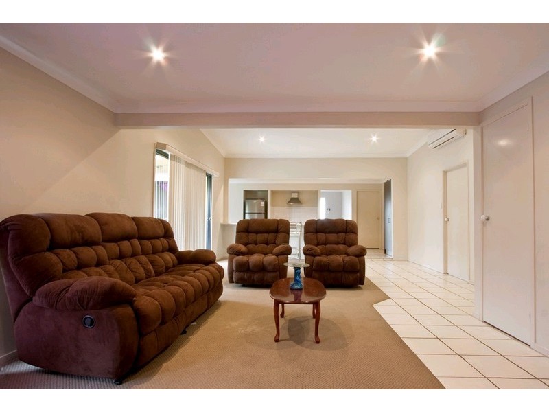 18 Guyra Close, Mount Warren Park QLD 4207