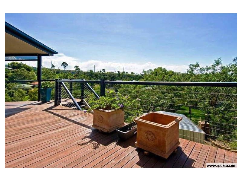 17 Valerie Close, Edens Landing QLD 4207