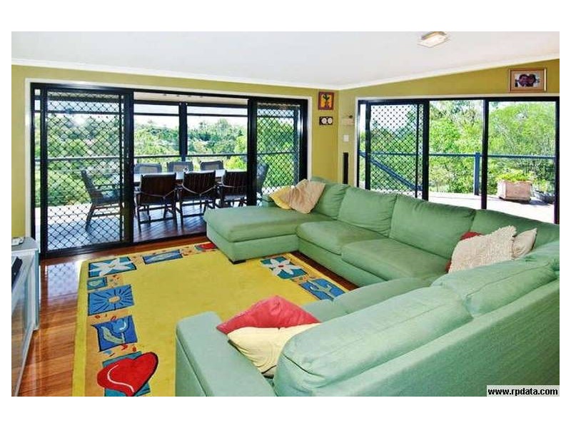 17 Valerie Close, Edens Landing QLD 4207