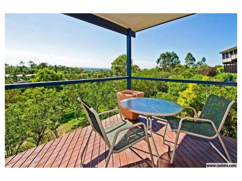 17 Valerie Close, Edens Landing QLD 4207