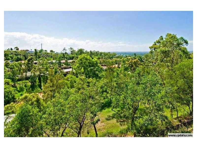 17 Valerie Close, Edens Landing QLD 4207