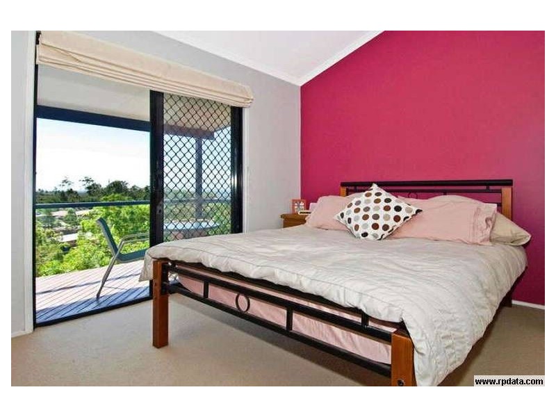 17 Valerie Close, Edens Landing QLD 4207