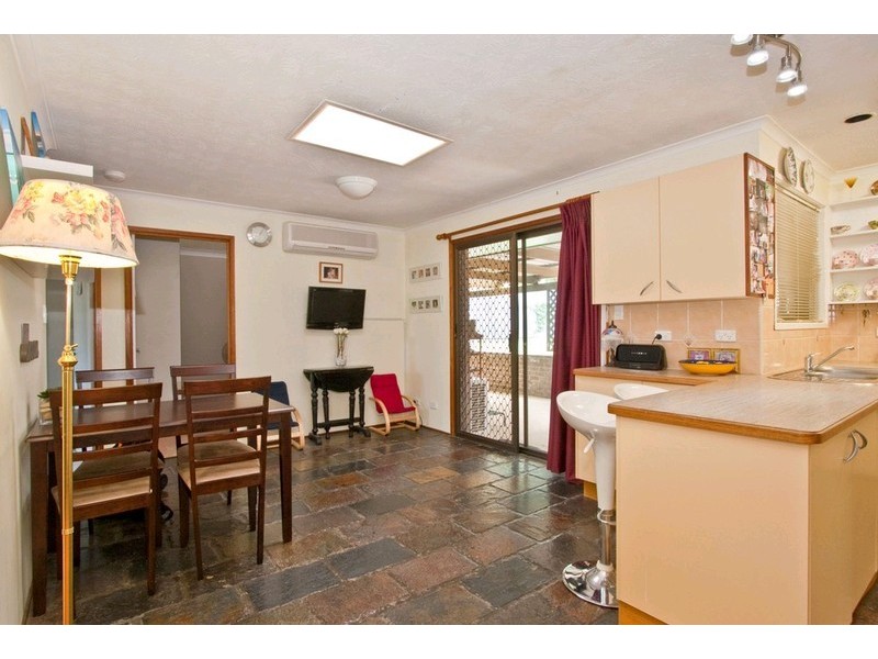 42 Thoms Crescent, Mount Warren Park QLD 4207