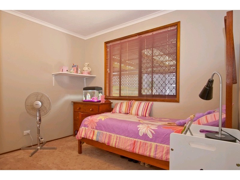 42 Thoms Crescent, Mount Warren Park QLD 4207