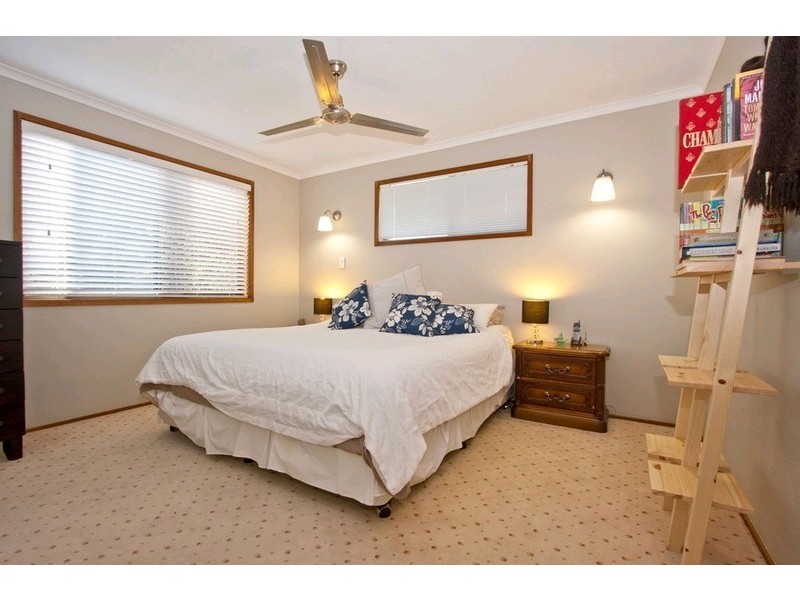 42 Thoms Crescent, Mount Warren Park QLD 4207