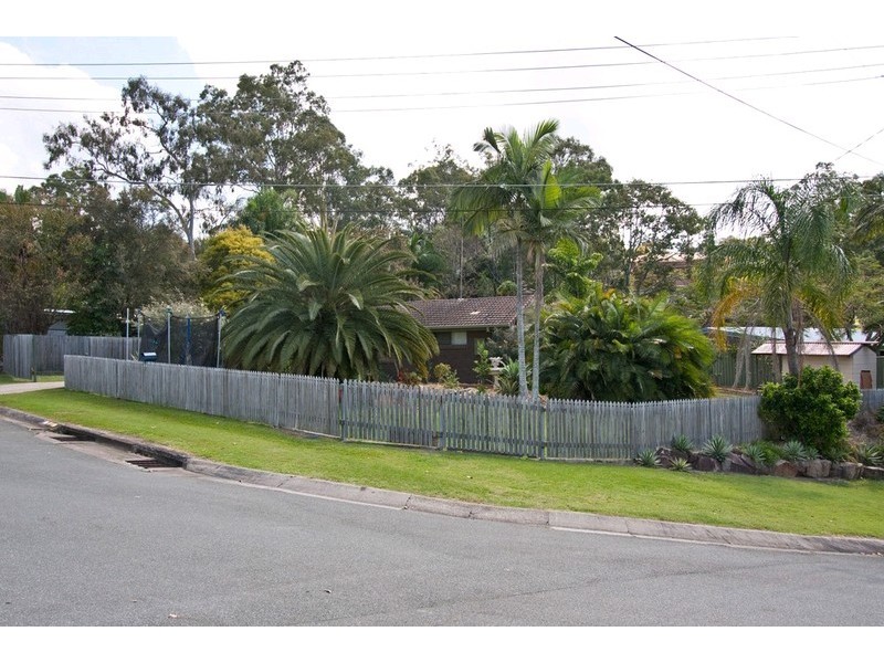 42 Thoms Crescent, Mount Warren Park QLD 4207