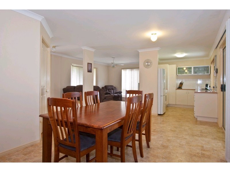 8 Lithfield Place, Loganholme QLD 4129