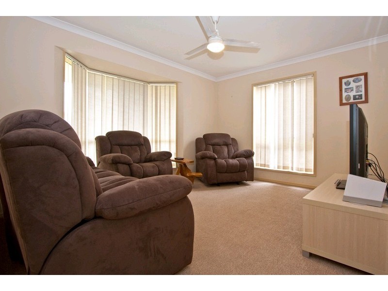 8 Lithfield Place, Loganholme QLD 4129