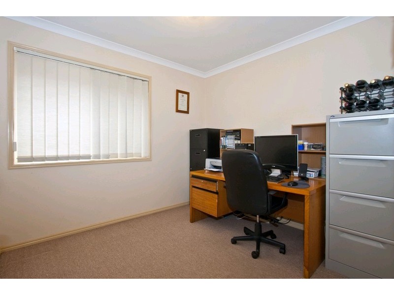 8 Lithfield Place, Loganholme QLD 4129