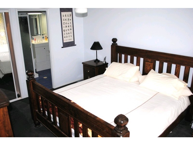 27 Lakebreeze Drive, Loganholme QLD 4129